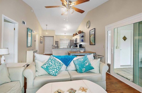Southside House | Malibu Cottage on Lake Mandarin - WIFI, FIRE PIT