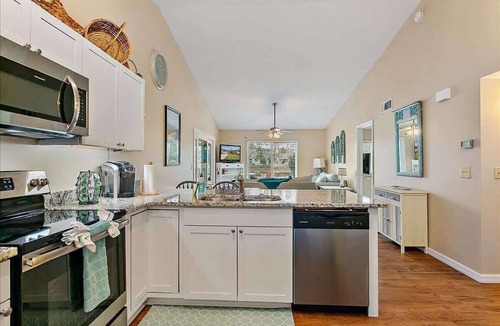 Southside House | Malibu Cottage on Lake Mandarin - WIFI, FIRE PIT