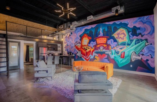 Greater East End Apartment | Maltby Motors 4 - Slab Loft & Art near Downtown