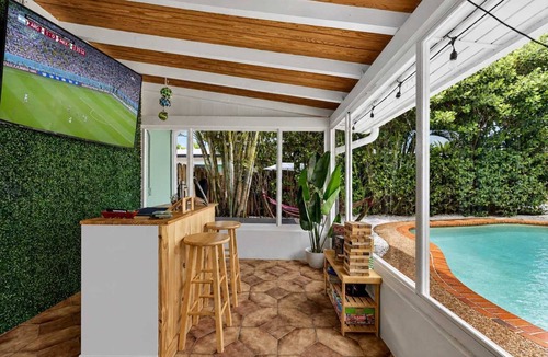 Wilton Manors House | Manatee Manors | Waterfront Retreat, Heated Pool & Tiki Bar + Near Beaches