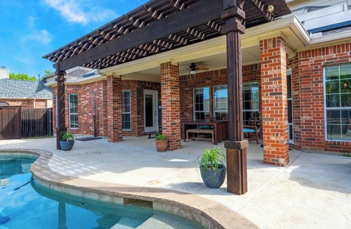 Mansfield House | Mansfield Mansion with pool and hottub - newly renovated home away from home