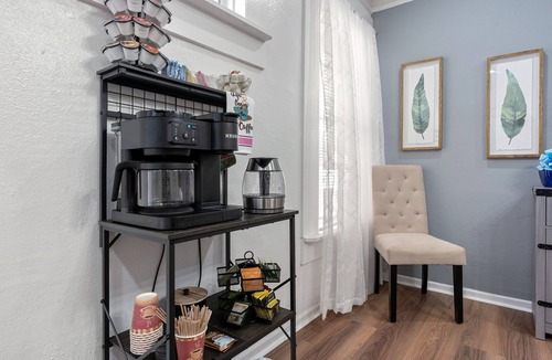 Birmingham House | Mara Retreat:Jacuzzi+Outdoor Movie Nights-Game Room,Fire Pit-Grill-Gated Parking
