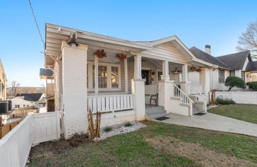 Birmingham Apartment | Mara Retreat-UNIT B- Fire Pit-Patio-Games-Jacuzzi-Ping Pong Table