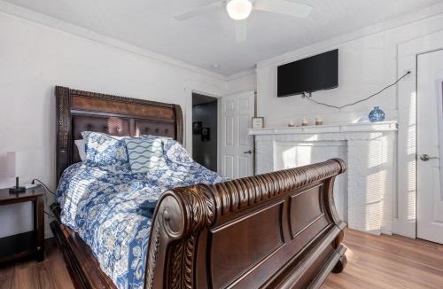 Birmingham Apartment | Mara Retreat-UNIT B- Fire Pit-Patio-Games-Jacuzzi-Ping Pong Table