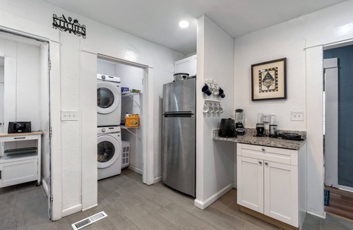 Birmingham House | Mara Retreat: UNIT BB: Fire Pit-Patio-Games-Jacuzzi-Ping Pong Table