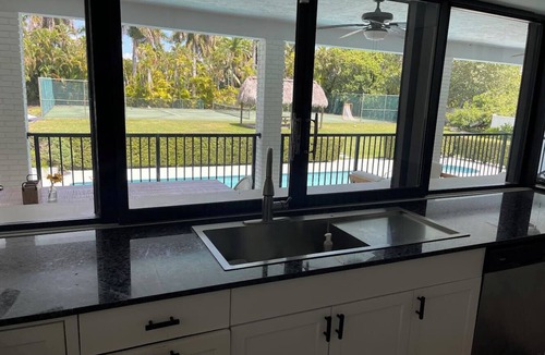 Palmetto Bay House | Maravillosa Casa, con Cancha de Tenis, Cercana a Supermercados y Restaurantes