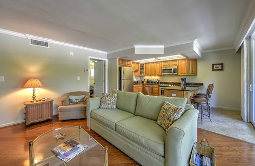 Marco Island Condo | Marco Island Condo w/Patio: Steps to Beach Access