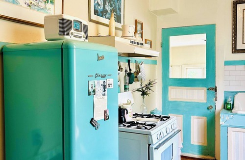 Metairie House | Mardi Gras! 3BR/1BA French Quarter, Streetcar, Balcony, Mid City, New Orleans!