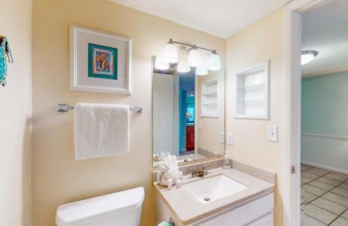 Biltmore Beach Apartment | Mariner West #501: Mariner's Retreat