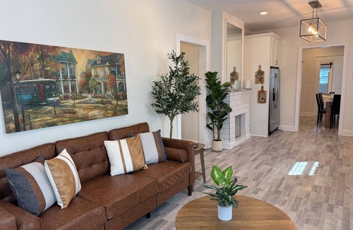 West Riverside House | Marvelous 4-bedroom 4-bath Upscale Home Near Magazine Street & Audubon Zoo