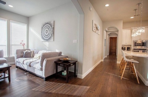 Irving House | Marvelous 5-bedroom house with AC in charming Las Colinas, Irving, Texas.
