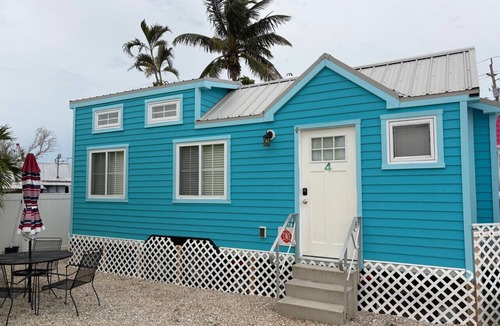 Matlacha House | Matlacha Tiny Village - Dolphin