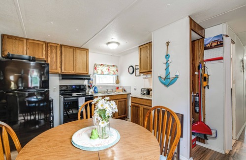 Homosassa Cottage | Meet Manatees! Home 3 Mi to Homosassa Wildlife SP