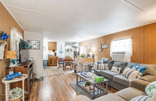 Homosassa Cottage | Meet Manatees! Home 3 Mi to Homosassa Wildlife SP