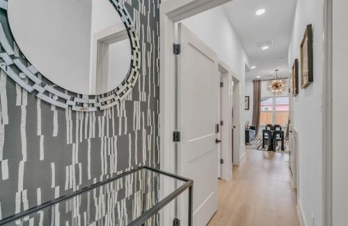 Northside Apartment | Mega Market 6BR Home in Houston Groups Sleeps 12