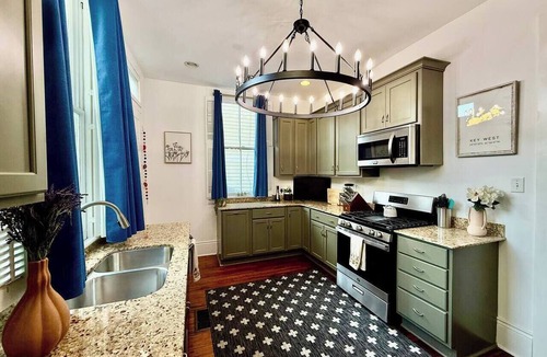 Faubourg Lafayette House | Melpomene Manor Luxury
