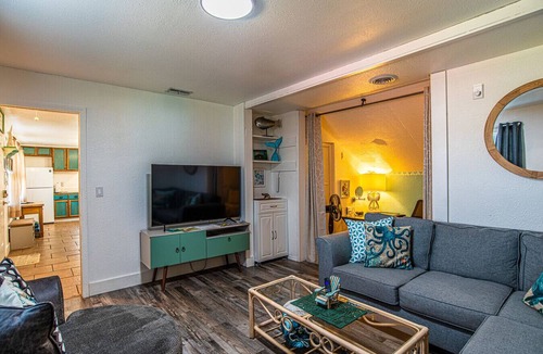 Homosassa Apartment | MermaidManorCarriageHouse|ScreenedSaltwaterPool&Hottub|Sleeps6|1DogOK