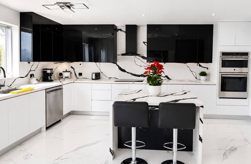 Ludlam House | Miami 4BR House 7 Min to FIU Heated Pool & BBQ