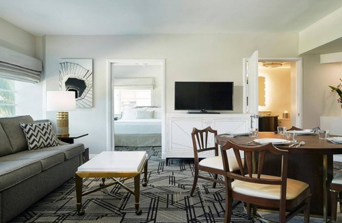 South Beach Resort | Miami Beach 1BR Escape – Beachfront Location & Full Kitchen