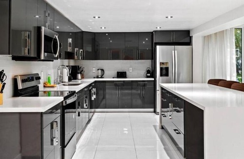 Golden Glades Villa | Miami's Exclusive Lagoon Villa