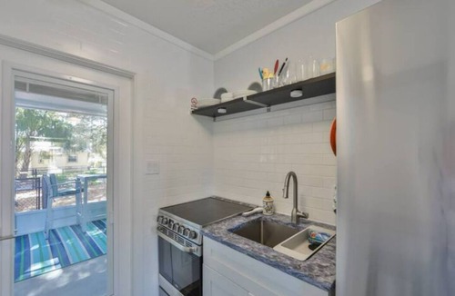 North Hyde Park Apartment | Mid-Century Blue Cypress