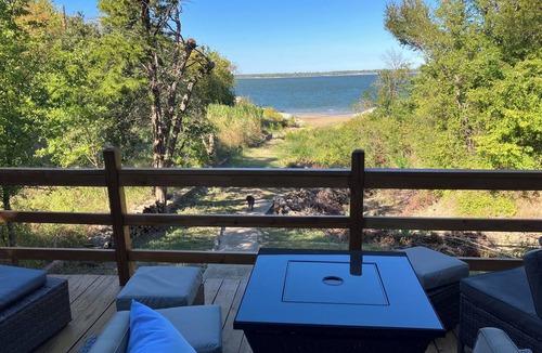 Denison House | Mid-Century Modern Lakehouse, Direct Lake Access & Cove Front Views