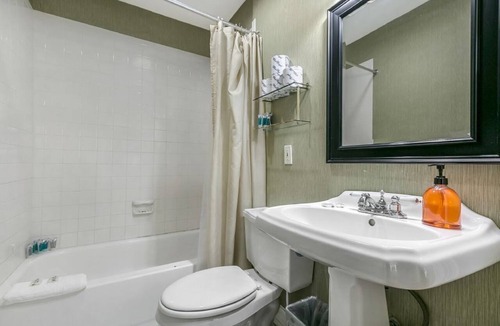 Mid-City Hotel | Mid-City Canal Studio | NOLA Hotspot