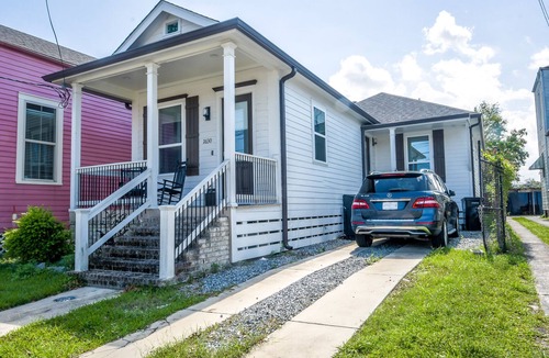 Tulane - Gravier House | Mid City Gorgeous Custom 4/3 one block from Street Car
