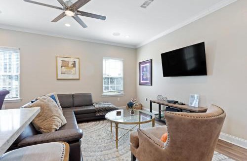 Tulane - Gravier House | Mid-City pool condo - 4BR near French Quarter