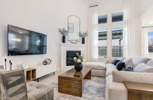 Royse City House | Mid-Stay Relocation Office, Fast WI-FI Family ready 30 Stay