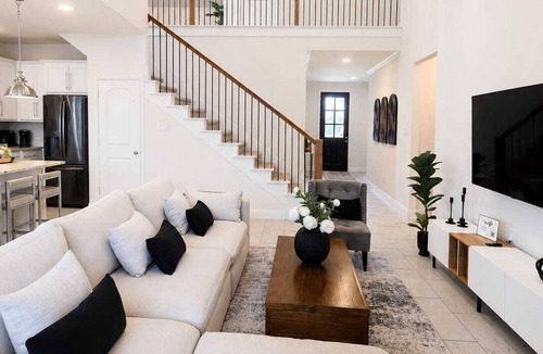 Royse City House | Mid-Stay Relocation | Office, Fast WI-FI Family ready 30+ Stay