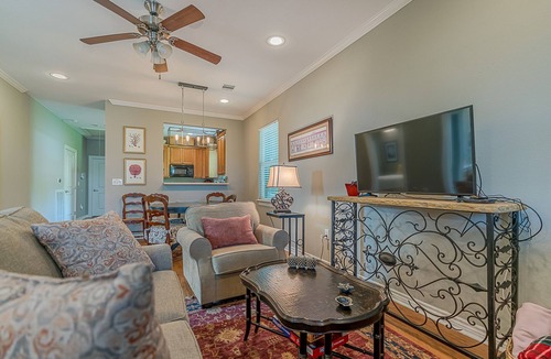 Galveston Cottage | Midtown Location, walk to beach or downtown