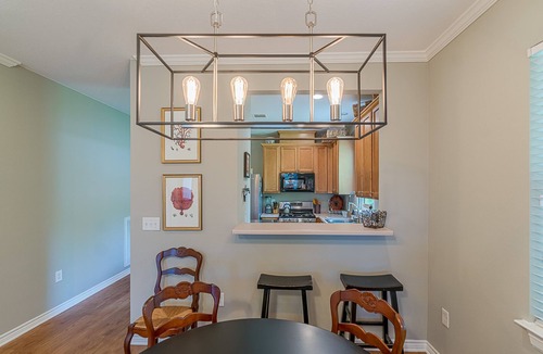 Galveston Cottage | Midtown Location, walk to beach or downtown