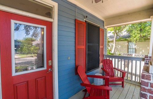 Galveston Cottage | Midtown Location, walk to beach or downtown