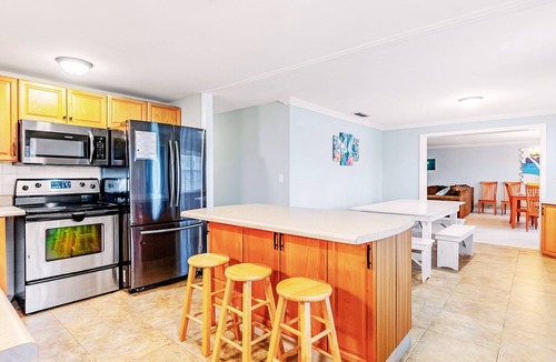 El Centro Beach House | ✨Mighty Paradise✨ Private Pool, Hot Tub, GameRm, Dog-Friendly, Steps to Beach❤️