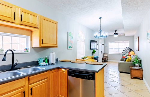 El Centro Beach House | ✨Mighty Paradise✨ Private Pool, Hot Tub, GameRm, Dog-Friendly, Steps to Beach❤️