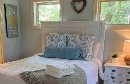 Harold Cottage | Milton-Quite, Country Coastal Cottage-Ocean vibes