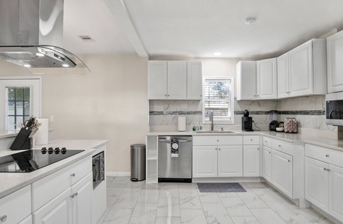 Warrington House | Milton Rd Retreat~ NAS-Corry Station-Downtown~ Beaches