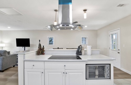 Warrington House | Milton Rd Retreat~ NAS-Corry Station-Downtown~ Beaches