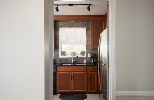 Birmingham House | Mins to 5-Points/Outdoor Awning-Highland Hideaway