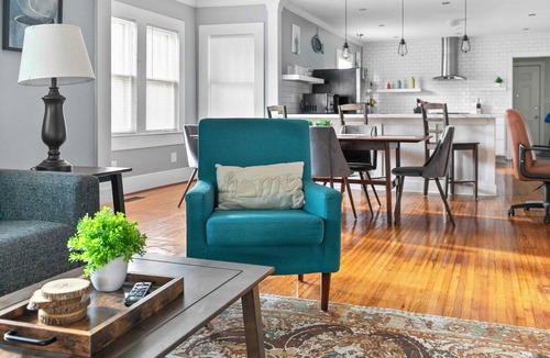 Birmingham House | Mins to Airport & Downtown-Beautiful Tarrant Home