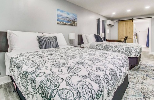 West Pensacola House | Mins to Downtown & the Beach! Myrtle Two-Suites!
