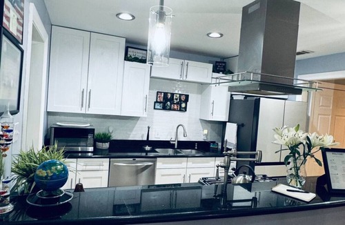 Chalmette House | Minutes from French Quarter Entire Home Sleeps 8 Free Parking