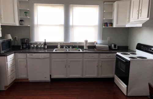 Gulfport House | Mississippi Blues & Beach Cottage - Perfectly Located in Gulfport!