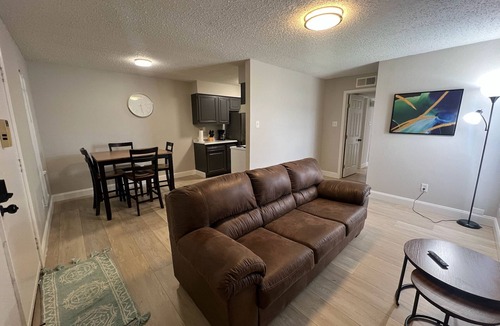 Oaks Historic District Apartment | Modern 1BR Peaceful Stay