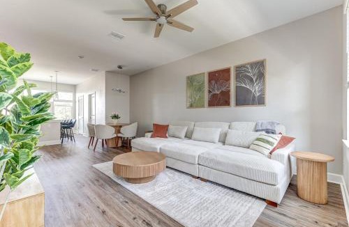 Tampa House | Modern 3 Bedroom 4 Bath Tampa Townhome Near Raymond James Stadium Sleeps 10