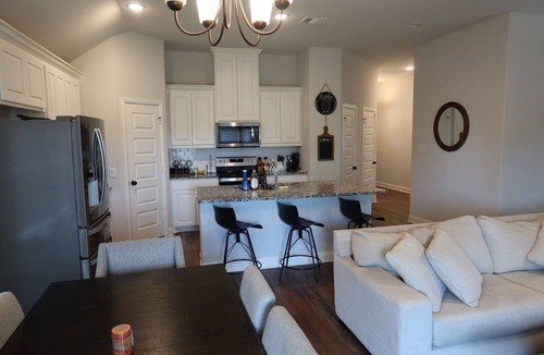 Corsicana House | Modern 3BR Home Near Hospital & Navarro College