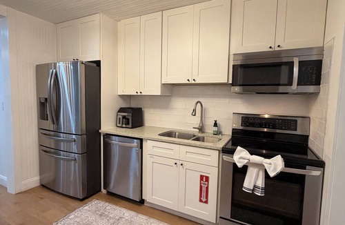 North Andrews Gardens House | Modern 3BR Pool Oasis - Minutes to Beach & FLL