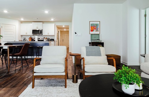 Tuscaloosa House | Modern 4BR family-friendly home, stocked kitchen, 1 King/3 Queen Beds near the University of Alabama, just 12 miles from campus.