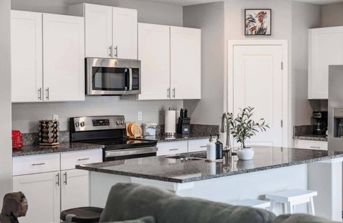 Fussels Corner House | Modern 4BR Family & Group Retreat Work-Friendly